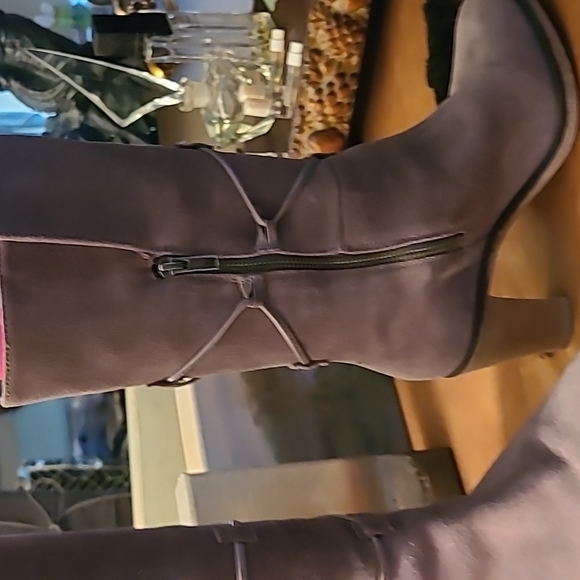 Really cool Johnson and Murphy top suede boots with zipper never worn - Picture 2 of 6